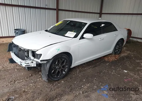 2015 Chrysler 300 300S z USA, uszkodzony, nr VIN 2C3CCAGG2FH736329
